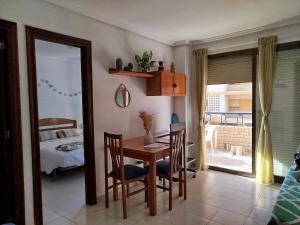 Apartamento primera linea con vistas al mar y montaña