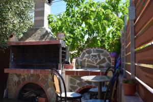 Traditional Oasis with BBQ - 250m to Sea, Near Airport