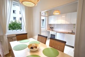 State Opera Alley Lodge