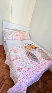 Sua estadia acompanhada de CESTA de presente e MINI ESPUMANTE Para tornar sua experiência ainda mais especial, brinde momentos inesquecíveis neste Studio confortável e aconchegante, Apto no Coração de Copacabana, pertinho de Tudo, com Ar e Wi-Fi