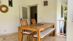 Villa 4Bdrms 3.5baths with pool, Jacuzzi and Starlink WiFi