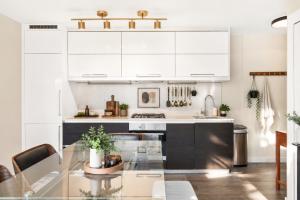 Stylish 2 Bedroom Near Gastown and Rogers Arena