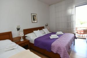 Seaside apartments with a swimming pool Supetar, Brac - 11360