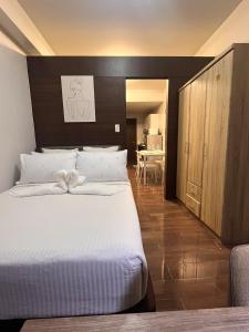 Minimalist 1BR, AyalaView, 65in TV with Netflix , Air