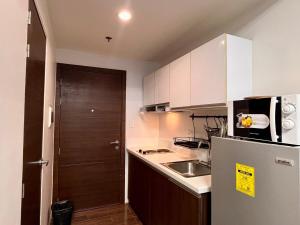 Minimalist 1BR, AyalaView, 65in TV with Netflix , Air