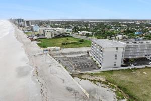 Howard Johnson by Wyndham Oceanfront Daytona Beach