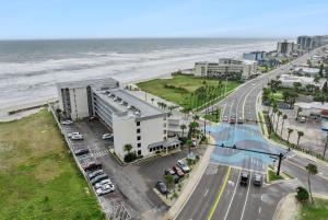Howard Johnson by Wyndham Oceanfront Daytona Beach