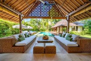 Balinese Villa - 16m Pool - Gardens - 5 Min Beach