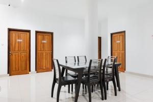 RedDoorz near Siloam Hospital Palembang