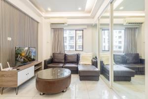 1BR suite Forbeswood Heights in BGC near St Lukes