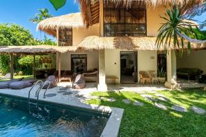 Villa The Ganesh - Unique 4BR Villa with 17m Pool in Seminyak Center