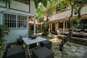 Villa Sembunyi - Unique 6BR Luxury Villa between Seminyak & Canggu