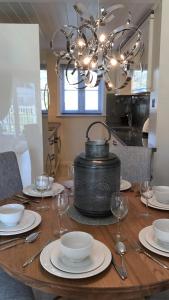 Luxury 3 Bed Home by the Lake