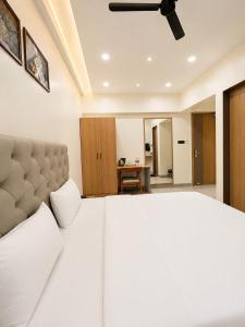 CHINTAMANI BANQUETS & SUITEs