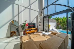 Garita - New Sleek 2BR Canggu Villa, 10 Mins to Beach Life!