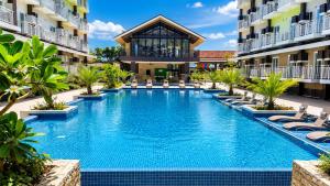 Stay & Fly at Amani Grand Resort Residences 3 Guests 5-Min Airport Pool Fast WiFi Netflix