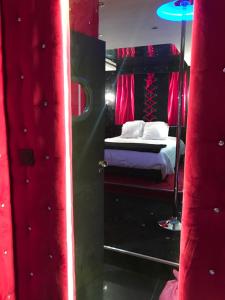 Appartements Le Cabaret Vip SPA : photos des chambres