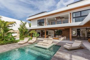 Villa Selena Space Luxury 4BR 15m Pool BBQ Staffed