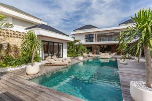 Villa Selena Space Luxury 4BR 15m Pool BBQ Staffed