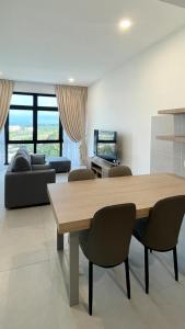 Secure Cozy Affordable Apartment w Free Parking