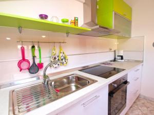 Apartments Orange 994