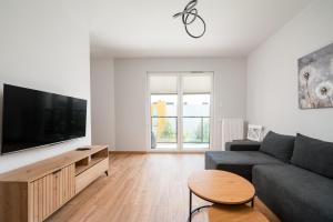Modlińska Riverside Comfort Apartment by BookingHost