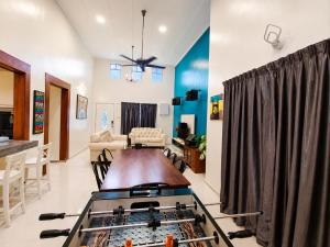 Bucketland Villa 2 Alor Gajah Melaka - Private Pool, Karaoke & Foosball
