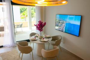 Luxury 2 Bedroom Apartment Sea View Altos de Los Monteros