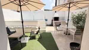 EL patio de Enrique con piscina privada
