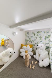 Kiryo Tama Riverside 100-inch theater and kids roomthey can play