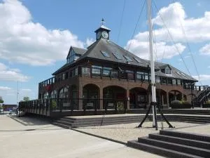 船屋酒店 - Hill Head