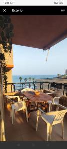 Apartamento primera linea con vistas al mar y montaña