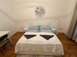 Alma - Sunny central three bedroom apartment