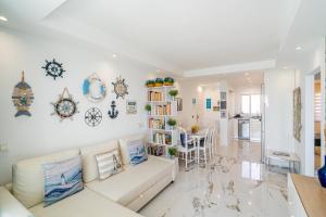 Cubos El Faro Beach Apartment with Pool