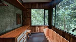 MORI KAWA Mori 2 Nature Retreat with Bathtub