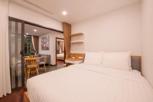 The WestLake Collection - Hanoi Home 5 Lakeside Apt