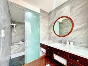 The WestLake Collection - Hanoi Home 5 Lakeside Apt