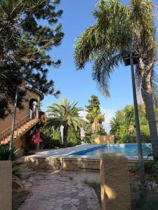 Cosy house with a private pool and garden