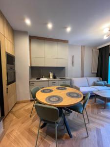 Prime Home GAJA - balcony and park view, 10 minutes to the beach, free parking