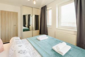 BNB Luzna Apartment with Balcony and Parking