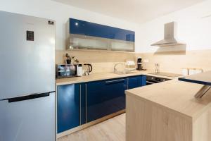 BNB Luzna Apartment with Balcony and Parking