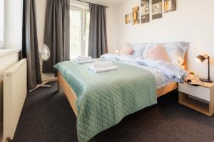 BNB Luzna Apartment with Balcony and Parking