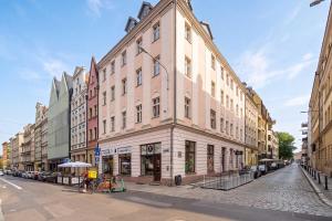 Cozy Apartment on the Main Square in Wrocław by Noclegi Renters