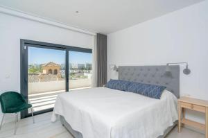 Sunny Villa con piscina