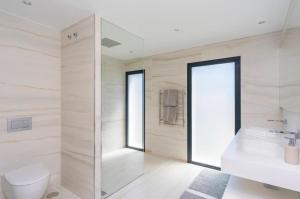 Sunny Villa con piscina