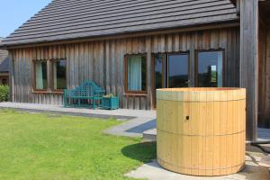 Lakeside Lodge, Views, Hot Tub & Fully Accessible
