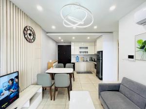 EVIS HOME - Vinhomes DCapitale Luxury Serviced Apartment