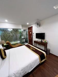 Hoang Gia Hotel 116 Nhan Hoa