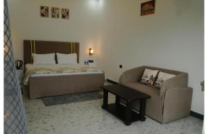 Vanyra -5BR Villa with Huge Terrace & Valley Views