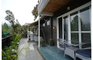 Vanyra -5BR Villa with Huge Terrace & Valley Views